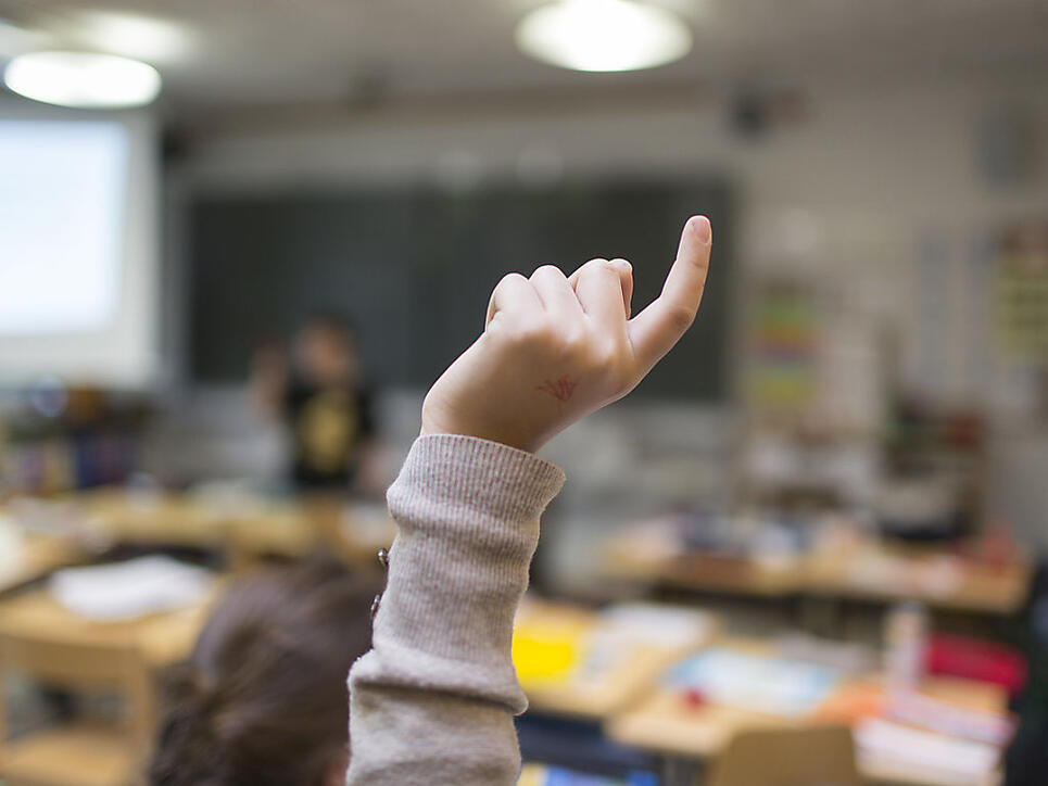 Im Kanton Zürich dürfen die Stimmberechtigten auch künftig beim Lehrplan nicht mitreden. Die Initiative "Lehrplan vors Volk" wurde deutlich abgelehnt.