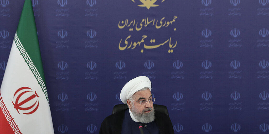 HANDOUT - Hassan Ruhani, Präsident vom Iran, leitet eine Sitzung des Nationalkomitees. Foto: -/Iranian Presidency/dpa - ACHTUNG: Nur zur redaktionellen Verwendung im Zusammenhang mit der aktuellen Berichterstattung und nur mit vollständiger Nennung des vorstehenden Credits
