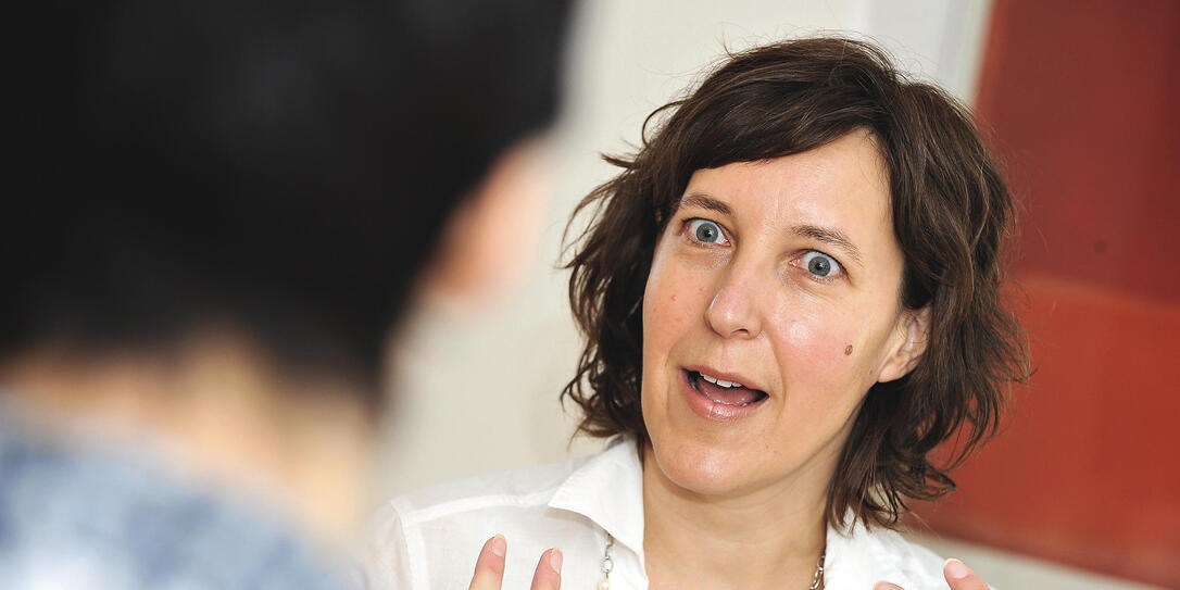 Priska Seni Psychologin in ihrer Arbeitsumgebung in der Praxis i Priska Seni Psychologin in ihrer Arbeitsumgebung in der Praxis i