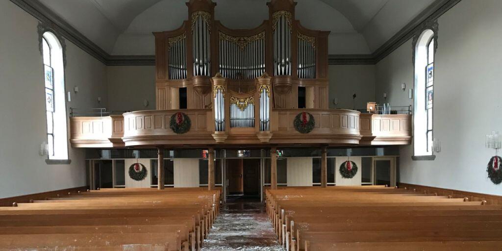 Die Fenster sind intakt, doch die 2400 Orgelpfeifen müssen wegen eines Wasserschadens ausgebaut werden: Die reformierte Kirche von Herzogenbuchsee war an Heiligabend in Brand geraten.