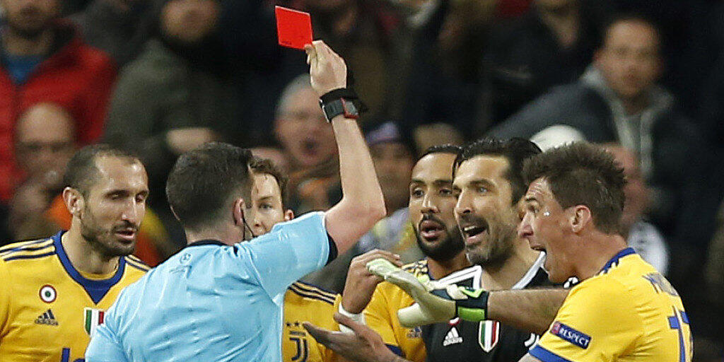 Gianluigi Buffon verliert gegen Real Madrid nach dem späten Penalty die Nerven