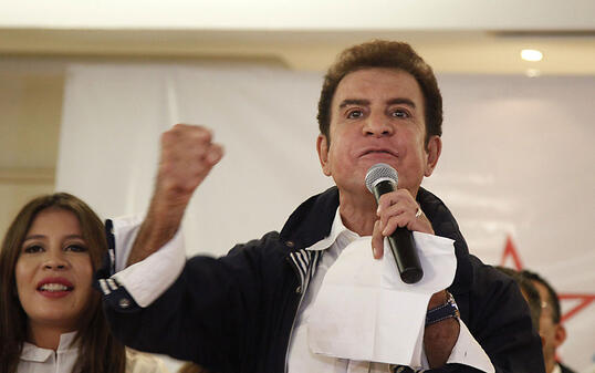 Oppositionskandidat Salvador Nasralle liegt bei der Präsidenschaftswahl in Honduras in Führung.