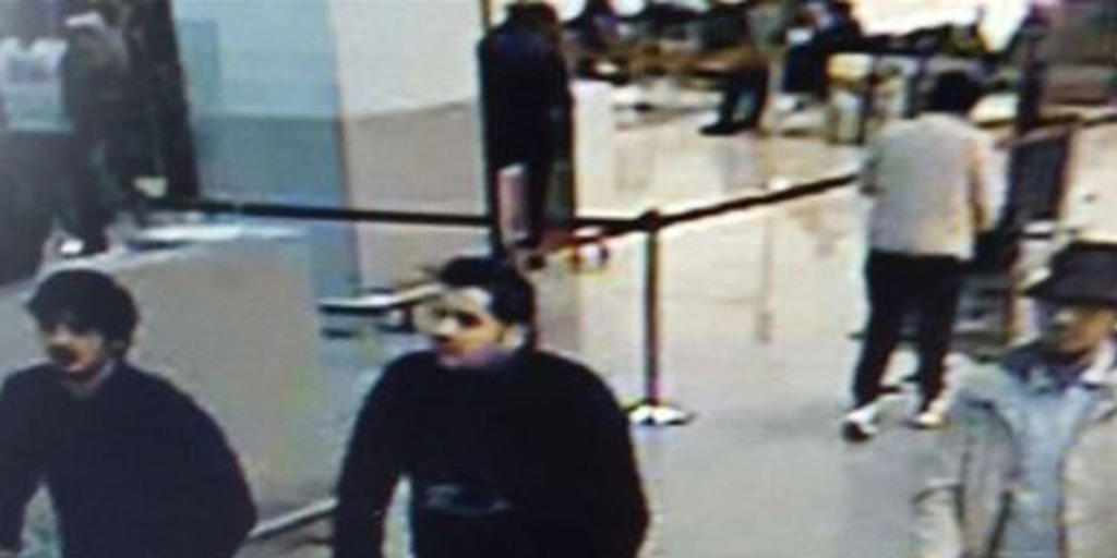 Das Fahndungsfoto der drei Attentäter vom Brüsseler Flughafen.