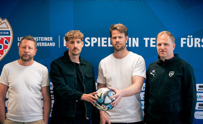 USV-Trainer Patrick Winkler. USV-Captain Bendeg&uacute;z Gy&ouml;rky, FCV-Captain Benjamin B&uuml;chel und FCV-Trainer Marc Schneider (v.l.) sprachen an der Medienkonferenz auch &uuml;ber erlebte Highlights im Cup in ihrer Karriere.