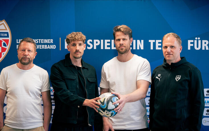 USV-Trainer Patrick Winkler. USV-Captain Bendeg&uacute;z Gy&ouml;rky, FCV-Captain Benjamin B&uuml;chel und FCV-Trainer Marc Schneider (v.l.) sprachen an der Medienkonferenz auch &uuml;ber erlebte Highlights im Cup in ihrer Karriere.