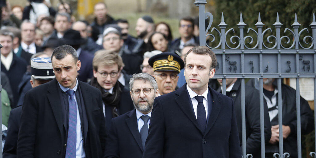 Emmanuel Macron am Dienstag auf dem jüdischen Friedhof von Quatzenheim. Emmanuel Macron am Dienstag auf dem jüdischen Friedhof von Quatzenheim.
