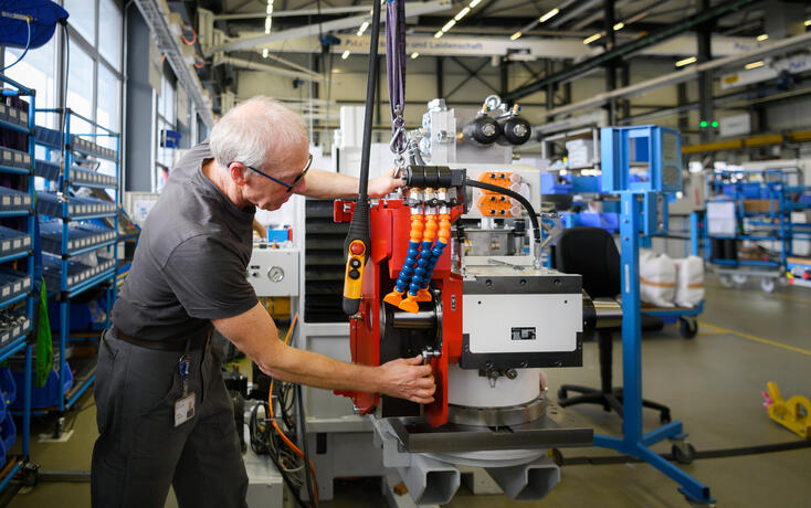 FRITZ STUDER AG, STUDER, UNITED GRINDING GROUP, UGG, MASCHINENHERSTELLER, MASCHINENPRODUZENT, MASCHINENBAUFRIMA, MASCHINENBAUKONZERN, RUNDUMSCHLEIFMASCHINEN, SCHLEIFMACSHINEN, SERIENFERTIGUNG, FLIESSFERTIGUNG, KONTINUIERLICHE FLIESSFERTIGUNG, EFFIZIENZSTEI