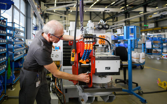 FRITZ STUDER AG, STUDER, UNITED GRINDING GROUP, UGG, MASCHINENHERSTELLER, MASCHINENPRODUZENT, MASCHINENBAUFRIMA, MASCHINENBAUKONZERN, RUNDUMSCHLEIFMASCHINEN, SCHLEIFMACSHINEN, SERIENFERTIGUNG, FLIESSFERTIGUNG, KONTINUIERLICHE FLIESSFERTIGUNG, EFFIZIENZSTEI