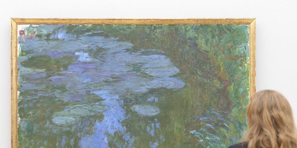 Die grosse Monet-Ausstellung in der Fondation Beyeler in Riehen BS zeigt auch einige der berühmten Seerosen-Bilder. Die "Nymphéas", die Claude Monet in seinem Garten in Giverny gemalt hatte, leiten zum Spätwerk des französischen Impressionisten über. Die grosse Monet-Ausstellung in der Fondation Beyeler in Riehen BS zeigt auch einige der berühmten Seerosen-Bilder. Die "Nymphéas", die Claude Monet in seinem Garten in Giverny gemalt hatte, leiten zum Spätwerk des französischen Impressionisten über.