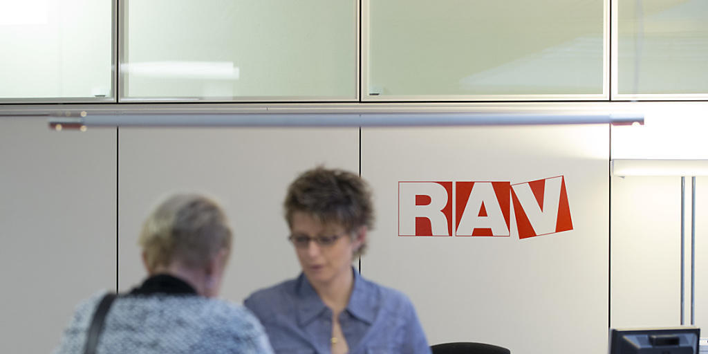 Bei den regionalen Arbeitsvermittlungszentren (RAV) waren im Juni 133'256 Arbeitslose gemeldet, 3093 weniger als noch im Mai (Archiv).