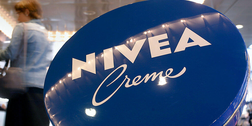 Gute Geschäfte mit Nivea und Eucerin sowie der Klebstoffsparte Tesa haben den Umsatz des deutschen Beiersdorf-Konzerns 2018 angekurbelt. Gute Geschäfte mit Nivea und Eucerin sowie der Klebstoffsparte Tesa haben den Umsatz des deutschen Beiersdorf-Konzerns 2018 angekurbelt.