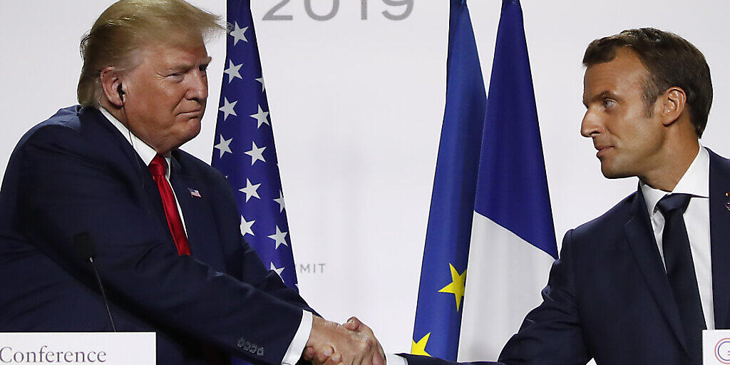 US-Präsident Donald Trump hat den geplanten G7-Gipfel zur Videokonferenz umorganisiert - somit ist in Zeiten des Coronavirus einer Ausbreitung der Erkrankung etwa durch Händeschütteln vorgebeugt. (Symbolbild)