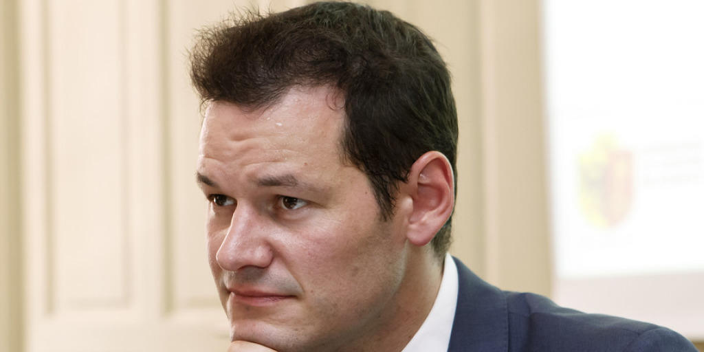 Der Genfer Staatsrat Pierre Maudet will für den Bundesrat kandidieren. Sollte es mit dem Bundesratsamt nicht klappen, will er nächstes Jahr für eine weitere Legislatur in der Kantonsregierung antreten. (Archivbild)
