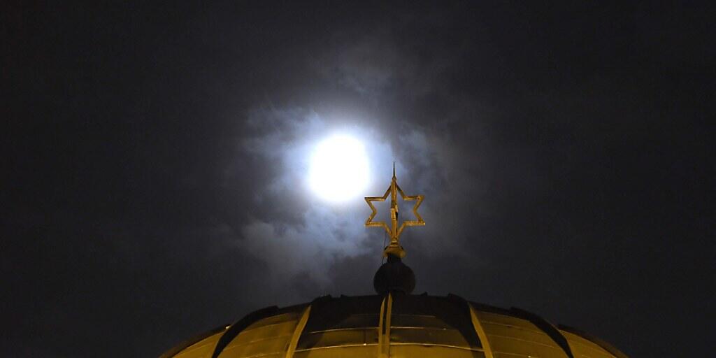 Eine Synagoge wurde im schwedischen Göteborg in der Nacht zum Ziel eines versuchten Brandanschlags. Die Urheber und deren Motiv sind unklar. (Symbolbild)