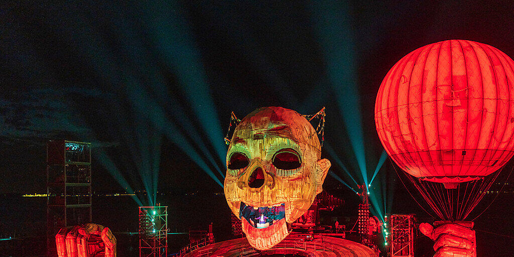 Grosses Spektakel auf der Bregenzer Seebühne. Die Oper "Rigoletto" feierte am Mittwoch Premiere bei den Bregenzer Festspielen. Die Bühne wird von einem gigantischen Clownkopf dominiert.