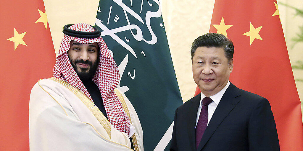 Chinas Präsident Xi Jinping (r.) und der saudische Kronprinz Mohammed bin Salman am Freitag in Peking.