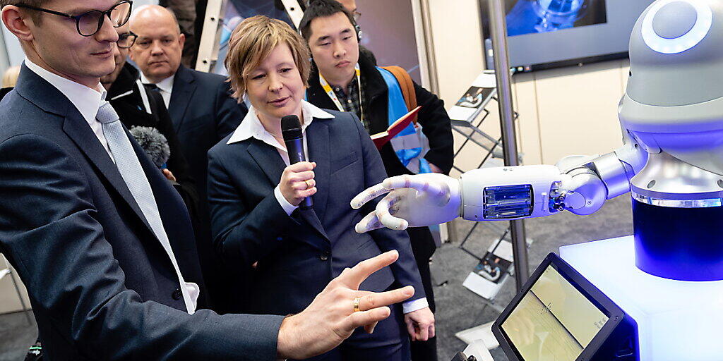 Die Hannover Messe wollte in diesem Jahr vor allem neue Technologien für mehr Klimaschutz, den jüngsten Stand beim 5G-Mobilfunkstandard und datengesteuerte künstliche Intelligenz zeigen. (Archivbild)