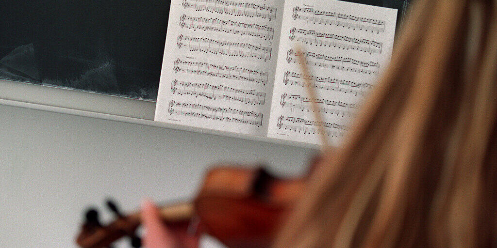 Die Musikschulen im Kanton Zürich rufen den Bundesrat in einem offenen Brief dazu auf, das Singverbot für solche Schulen aufzuheben. (Archivbild)
