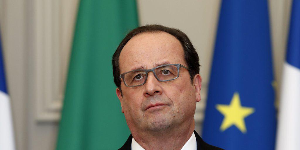 Der französische Präsident François Hollande schlug die Verfassungsänderung vor, nach der verurteilte Terroristen ihre französische Staatsbürgerschaft verlieren sollen - auch wenn sie nur diese haben. (Archivbild)