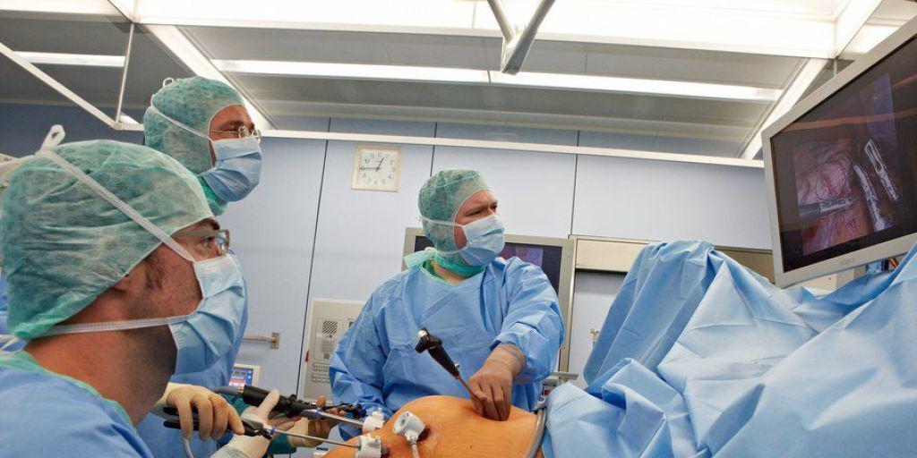 Eine Magenbypassoperation kostet zwischen 15'000 und 20'000 Franken. Für schwer fettleibige Patienten ist sie oft die einzige Lösung. (Symbolbild)