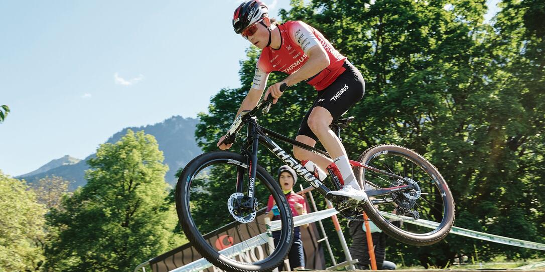 Die beiden Fahrer des Liechtensteiner Radfahrerverbandes, Felix Sprenger und Romano Püntener, begeisterten beim schnellen U23-Rennen mit Rang fünf und Rang zwei. Die beiden Fahrer des Liechtensteiner Radfahrerverbandes, Felix Sprenger und Romano Püntener, begeisterten beim schnellen U23-Rennen mit Rang fünf und Rang zwei.