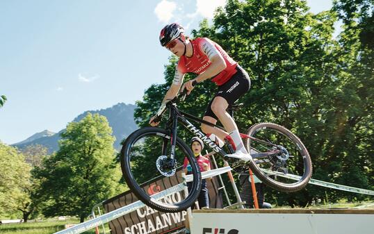 Die beiden Fahrer des Liechtensteiner Radfahrerverbandes, Felix Sprenger und Romano Püntener, begeisterten beim schnellen U23-Rennen mit Rang fünf und Rang zwei.