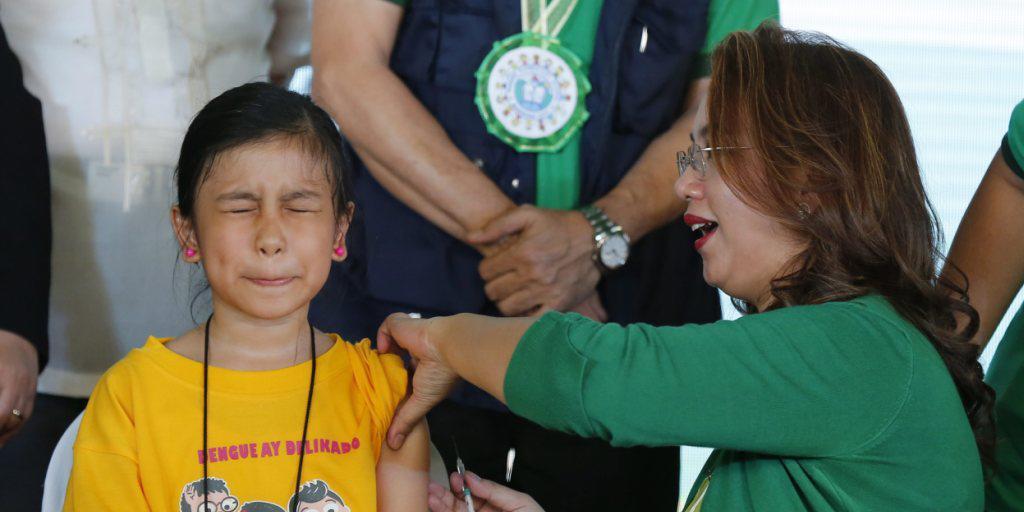 Auf den Philippinen ist die weltweit erste grossfl&auml;chige Impfkampagne gegen das Dengue-Virus gestartet worden. Rund 800 Sch&uuml;ler in Marikina nahe der Hauptstadt Manila wurden geimpft.
