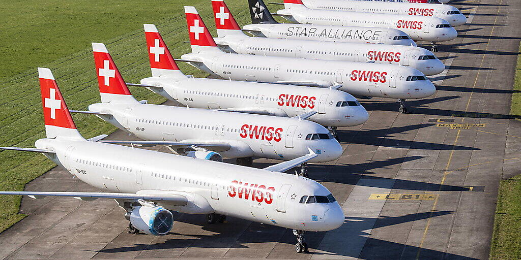 Die Fluggesellschaft Swiss verlängert ihren Minimalflugplan zunächst bis zum 17. Mai. Damit reagiert die Lufhansa-Tochter auf die weiterhin bestehenden Reisebeschränkungen. (Archiv)