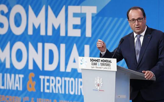 Frankreichs Präsident François Hollande eröffnet in Lyon die regionale Konferenz zum Kampf gegen den Klimawandel.