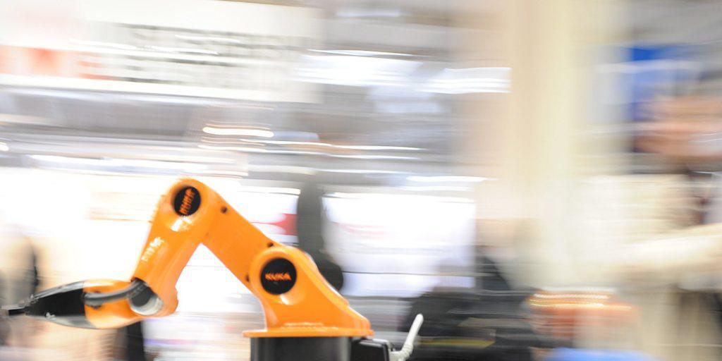 Gibt Gas: Ein Kuka-Roboter (Archiv).