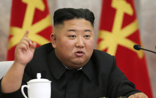 Nordkorea unter der Führung von Diktator Kim Jong Un hat vorerst geplante Militärübungen auf Eis gelegt. (Archivbild)
