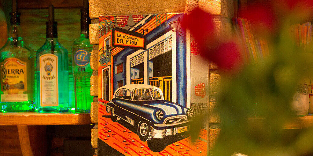 Über 1000 Personen, die am 3. und 4. Oktober die Cuba Bar in der Berner Innenstadt besuchten, sind in Quarantäne. Das Kantonsarztamt hat die Bar geschlossen.