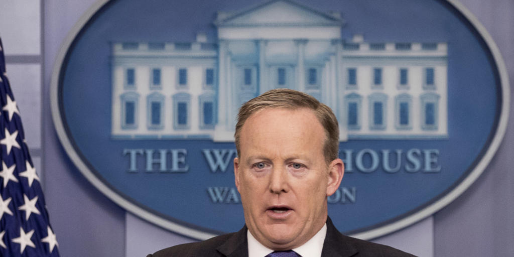Sprecher des Weissen Hauses, Sean Spicer, mit der Geste für Anführungszeichen (Archiv)