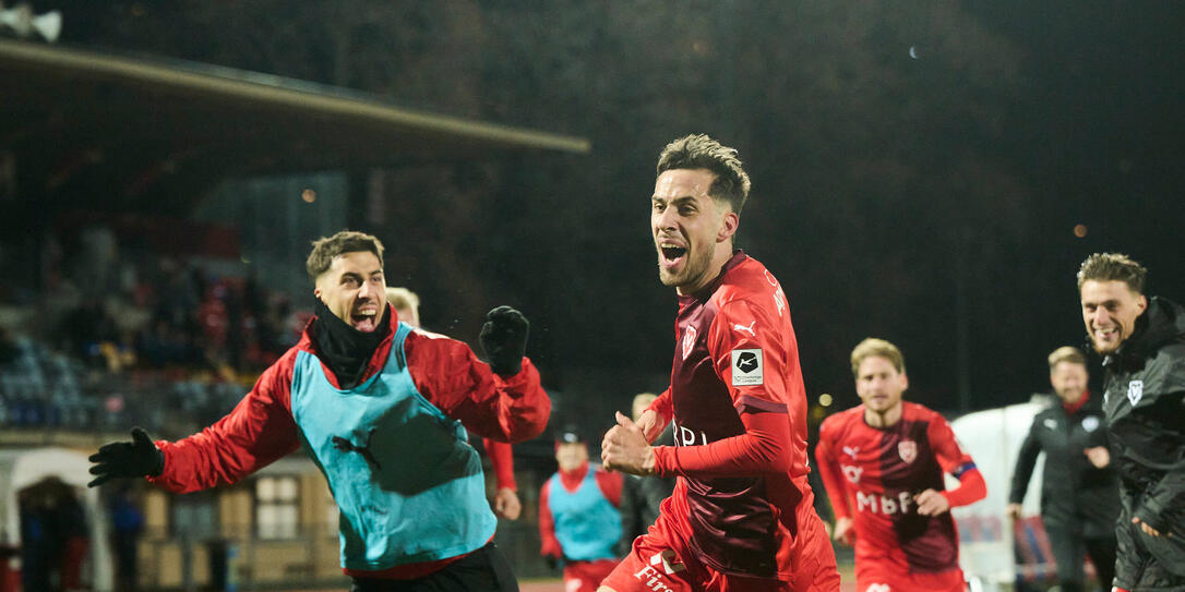 Joker Gabriele De Donno (m.) erzielte in letzter Minute das Tor für den FC Vaduz.