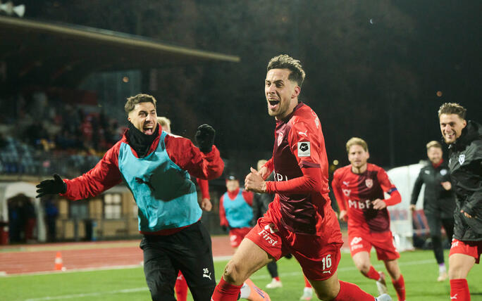 Joker Gabriele De Donno (m.) erzielte in letzter Minute das Tor für den FC Vaduz.