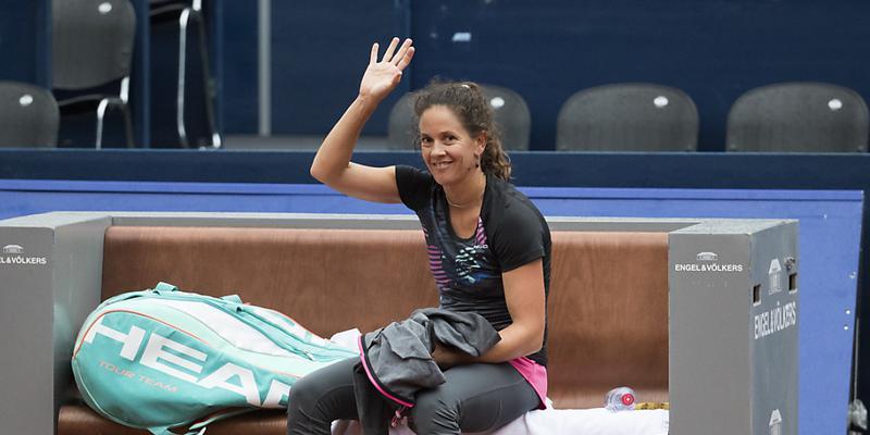 Wieder Freude am Tennis: Patty Schnyder bedankt sich in Gstaad bei den Zuschauern