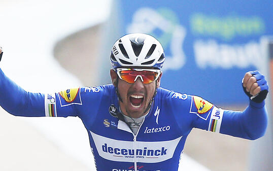 Philippe Gilbert jubelt über seinen Sieg bei Paris - Roubaix