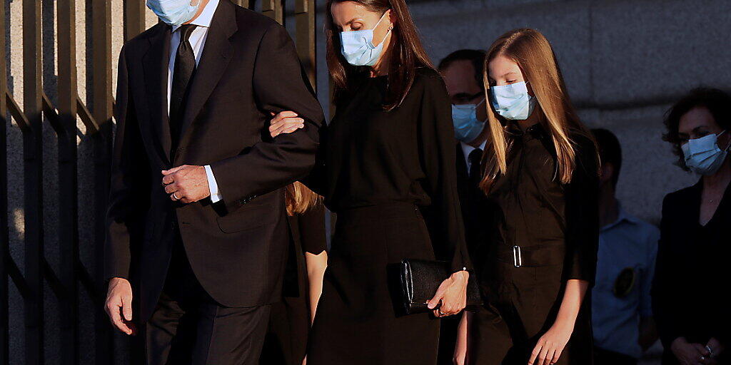 Der spanische König Felipe VI., Königin Letizia und Prinzessin Sofia nahmen an der Trauerfeier für die Opfer der Lungenkrankheit Covid-19 in Madrid teil. (Archivbild) Der spanische König Felipe VI., Königin Letizia und Prinzessin Sofia nahmen an der Trauerfeier für die Opfer der Lungenkrankheit Covid-19 in Madrid teil. (Archivbild)