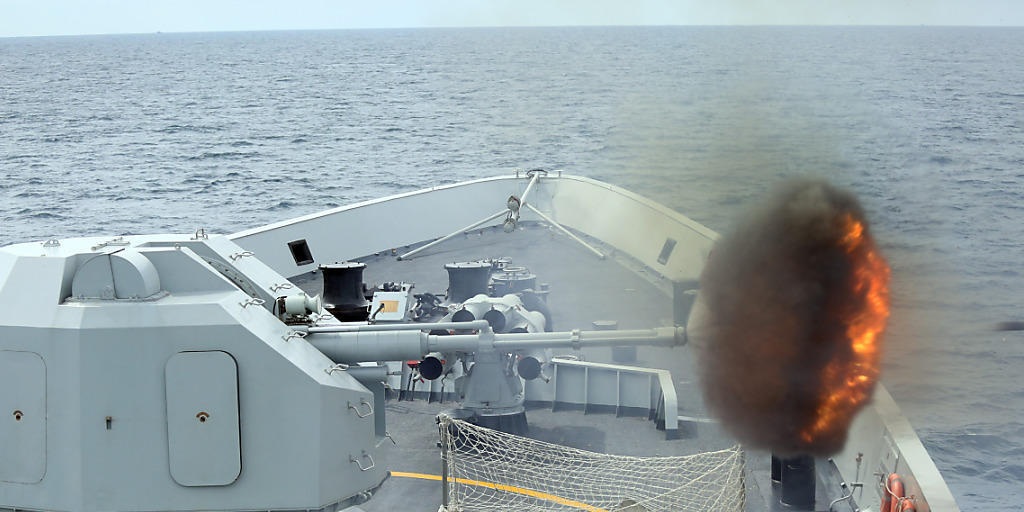 Am Wochenende führte die chinesische Marine im südchinesischen Meer zusammen mit einem Schiff aus Singapour ein Militärmanöver durch