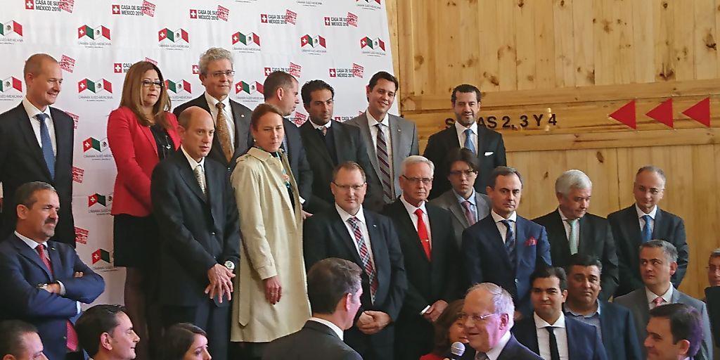 Bundespräsident Johann Schneider-Ammann spricht zu den Gründungsmitgliedern der schweizerisch-mexikanischen Handelskammer in Mexiko-Stadt. Bundespräsident Johann Schneider-Ammann spricht zu den Gründungsmitgliedern der schweizerisch-mexikanischen Handelskammer in Mexiko-Stadt.