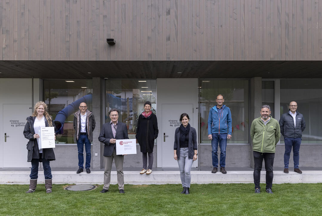 Übergabe Zertifikat Minergie-P und Schweizer Holz in Sevelen