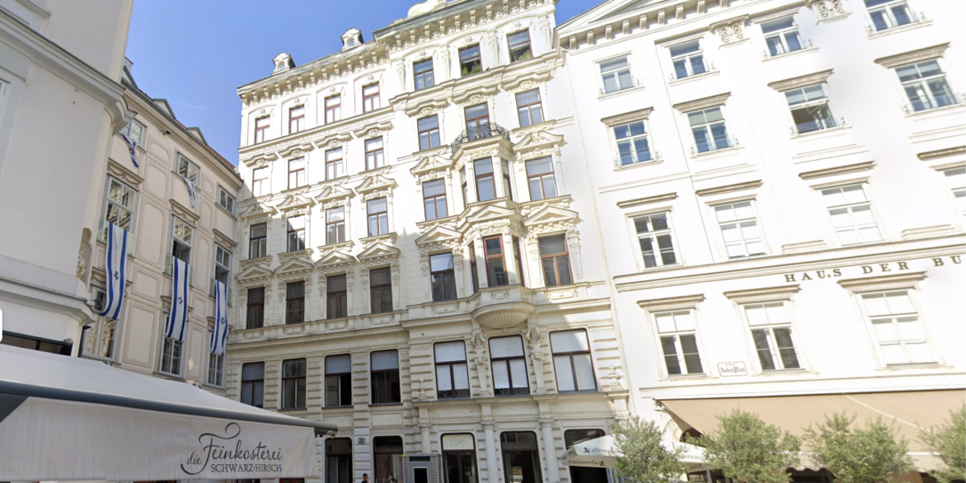 Die Liegenschaft befindet sich in der &laquo;Wipplingerstrasse 13/Judenplatz 9&raquo; im ersten Gemeindebezirk der Stadt Wien.